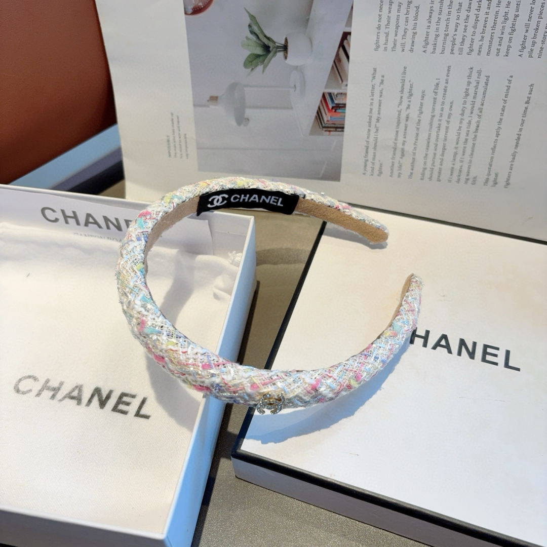 配包装
CHANEL（香奈儿）新款精美字母发箍，复古网红爆款头箍 搭配高端材质，超精致，时尚高级感百搭款
