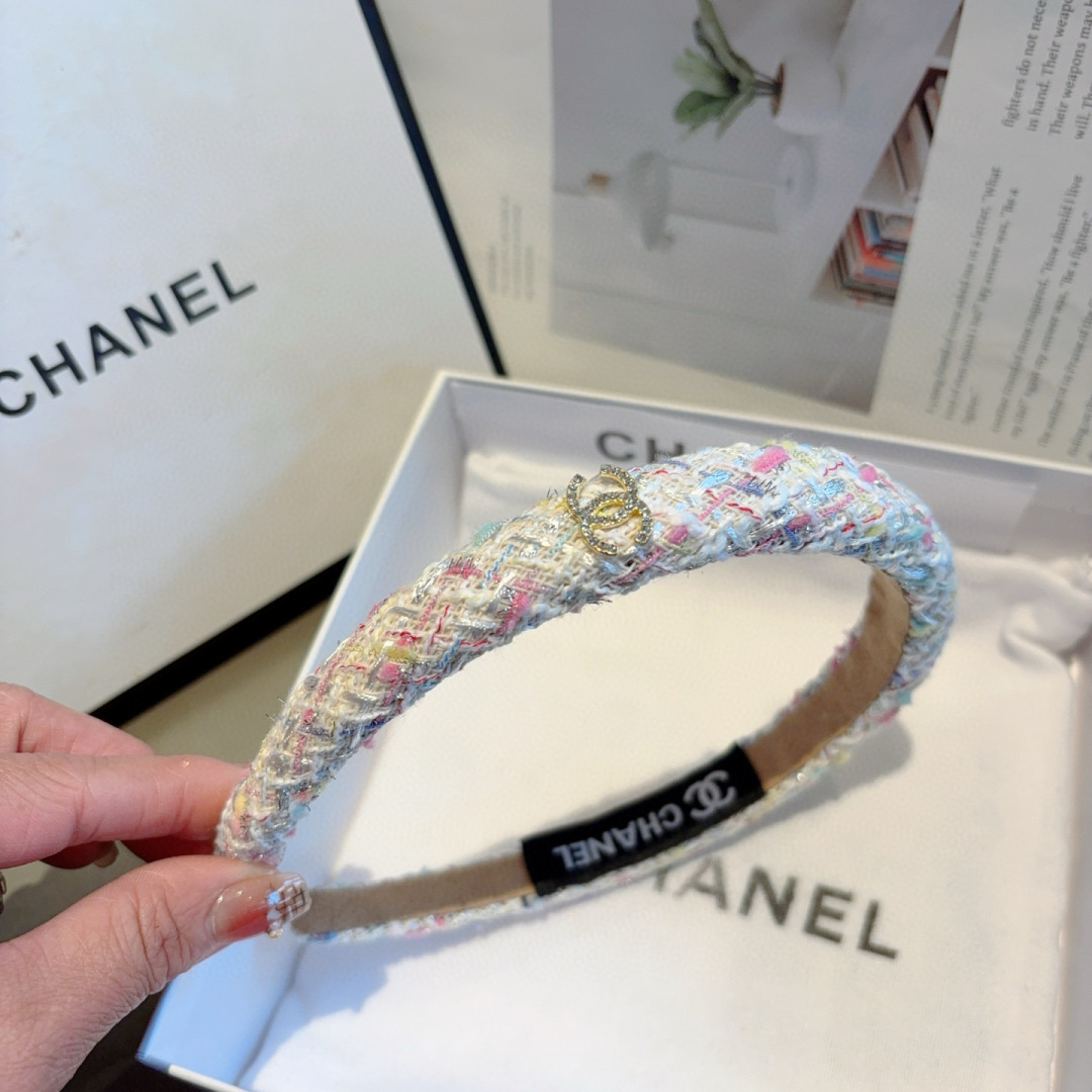 配包装
CHANEL（香奈儿）新款精美字母发箍，复古网红爆款头箍 搭配高端材质，超精致，时尚高级感百搭款