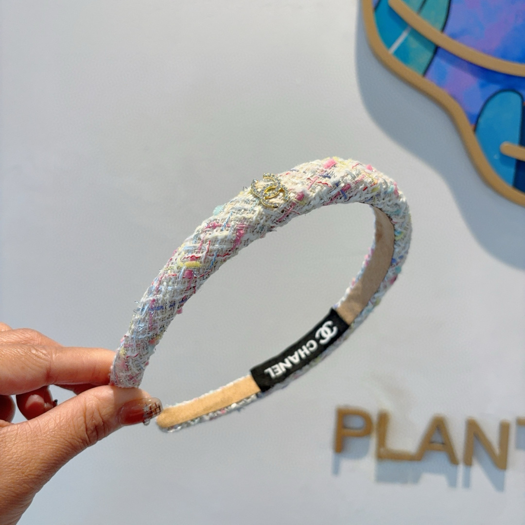 配包装
CHANEL（香奈儿）新款精美字母发箍，复古网红爆款头箍 搭配高端材质，超精致，时尚高级感百搭款