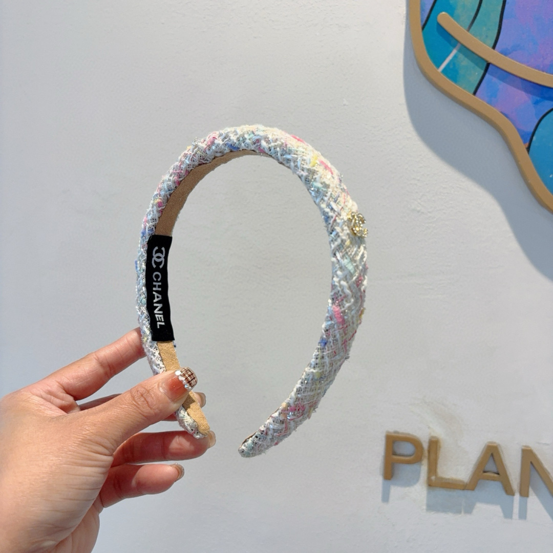 配包装
CHANEL（香奈儿）新款精美字母发箍，复古网红爆款头箍 搭配高端材质，超精致，时尚高级感百搭款