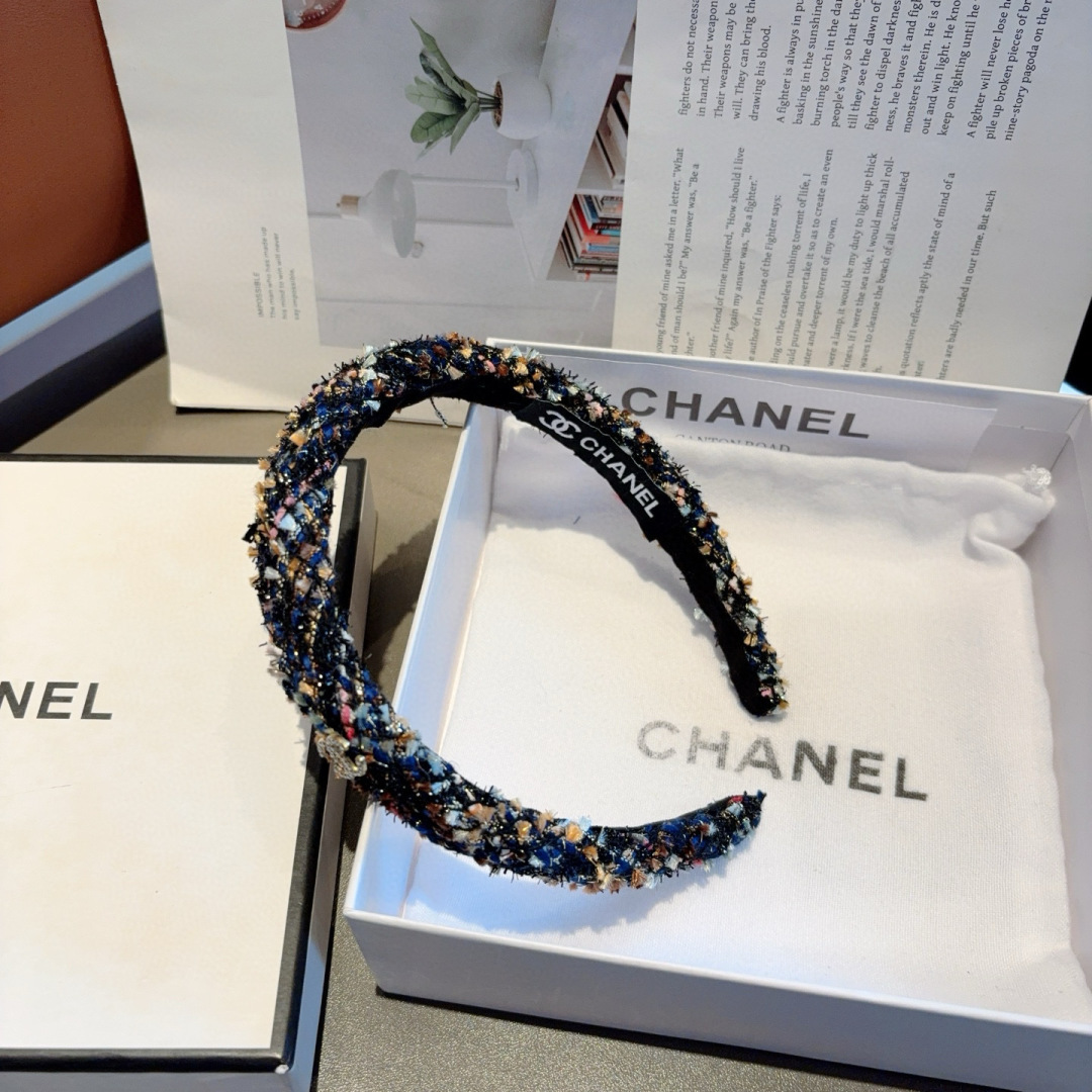配包装
CHANEL（香奈儿）新款精美字母发箍，复古网红爆款头箍 搭配高端材质，超精致，时尚高级感百搭款