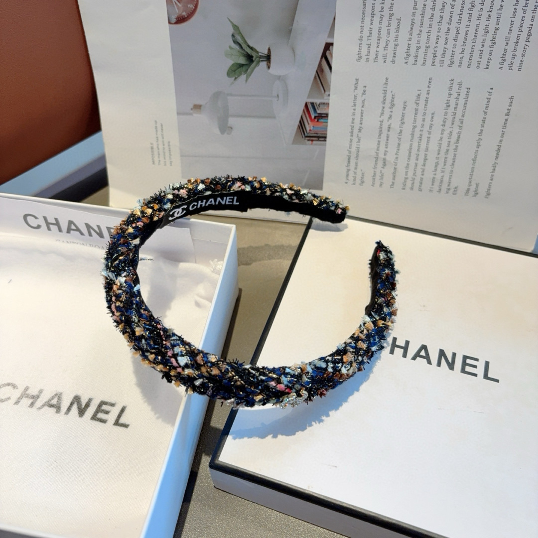配包装
CHANEL（香奈儿）新款精美字母发箍，复古网红爆款头箍 搭配高端材质，超精致，时尚高级感百搭款
