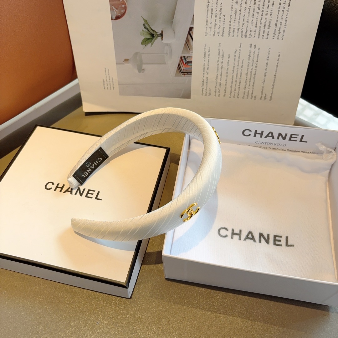 配包装
CHANEL（香奈儿）新款精美字母发箍，复古网红爆款头箍 搭配高端材质，超精致，时尚高级感百搭款