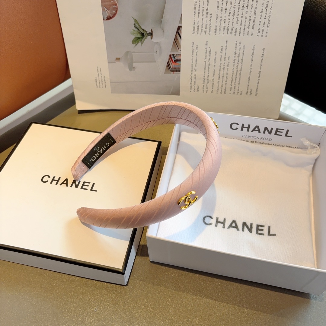 配包装
CHANEL（香奈儿）新款精美字母发箍，复古网红爆款头箍 搭配高端材质，超精致，时尚高级感百搭款