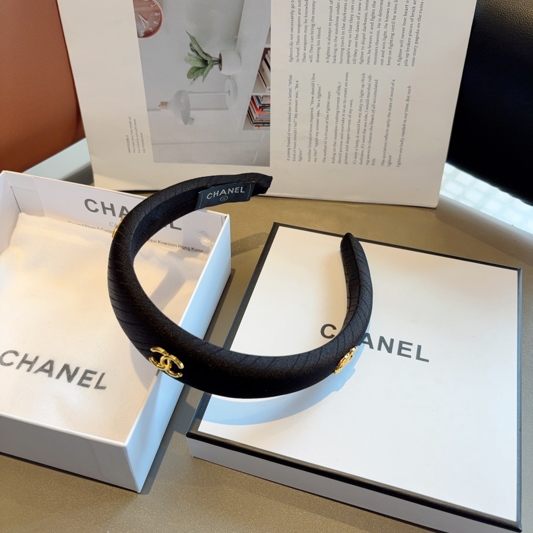 配包装
CHANEL（香奈儿）新款精美字母发箍，复古网红爆款头箍 搭配高端材质，超精致，时尚高级感百搭款