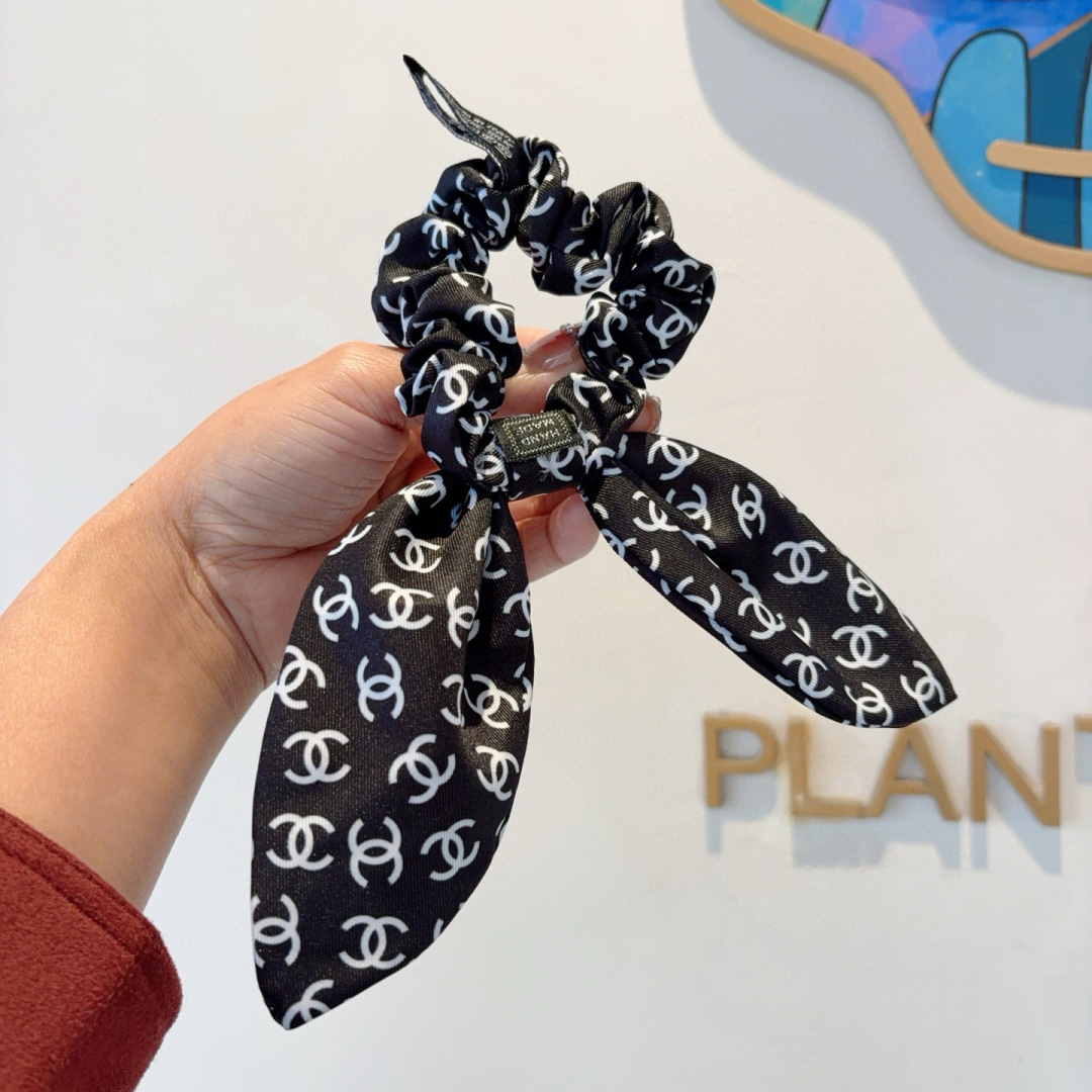 配包装
CHANEL 香奈儿字母飘带马尾发圈 蝴蝶结肠圈，高档韩版小香风皮筋，经典花型设计， 高端大气，