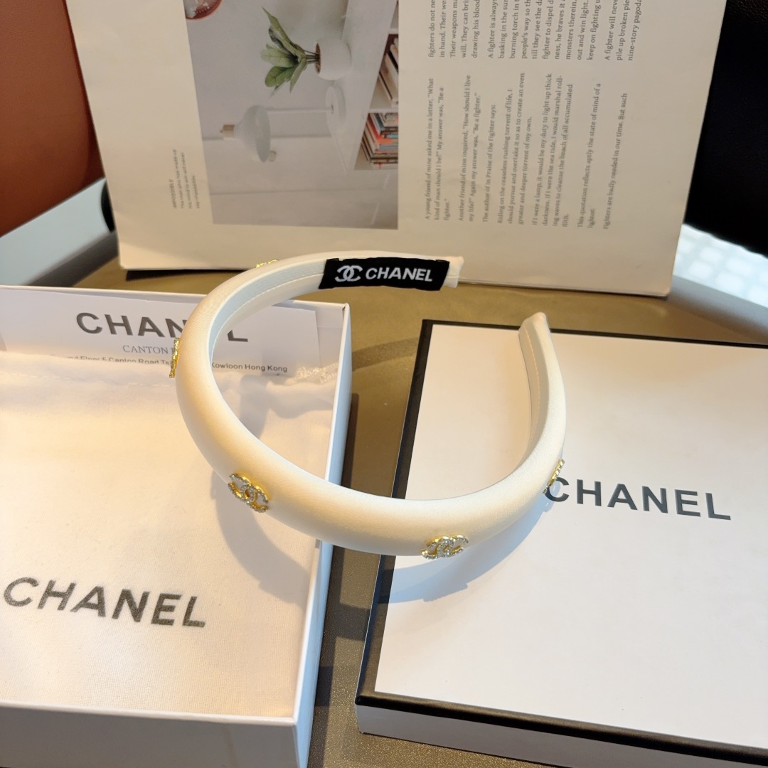 配包装
CHANEL（香奈儿）新款精美字母发箍，复古网红爆款头箍 搭配高端材质，超精致，时尚高级感百搭款