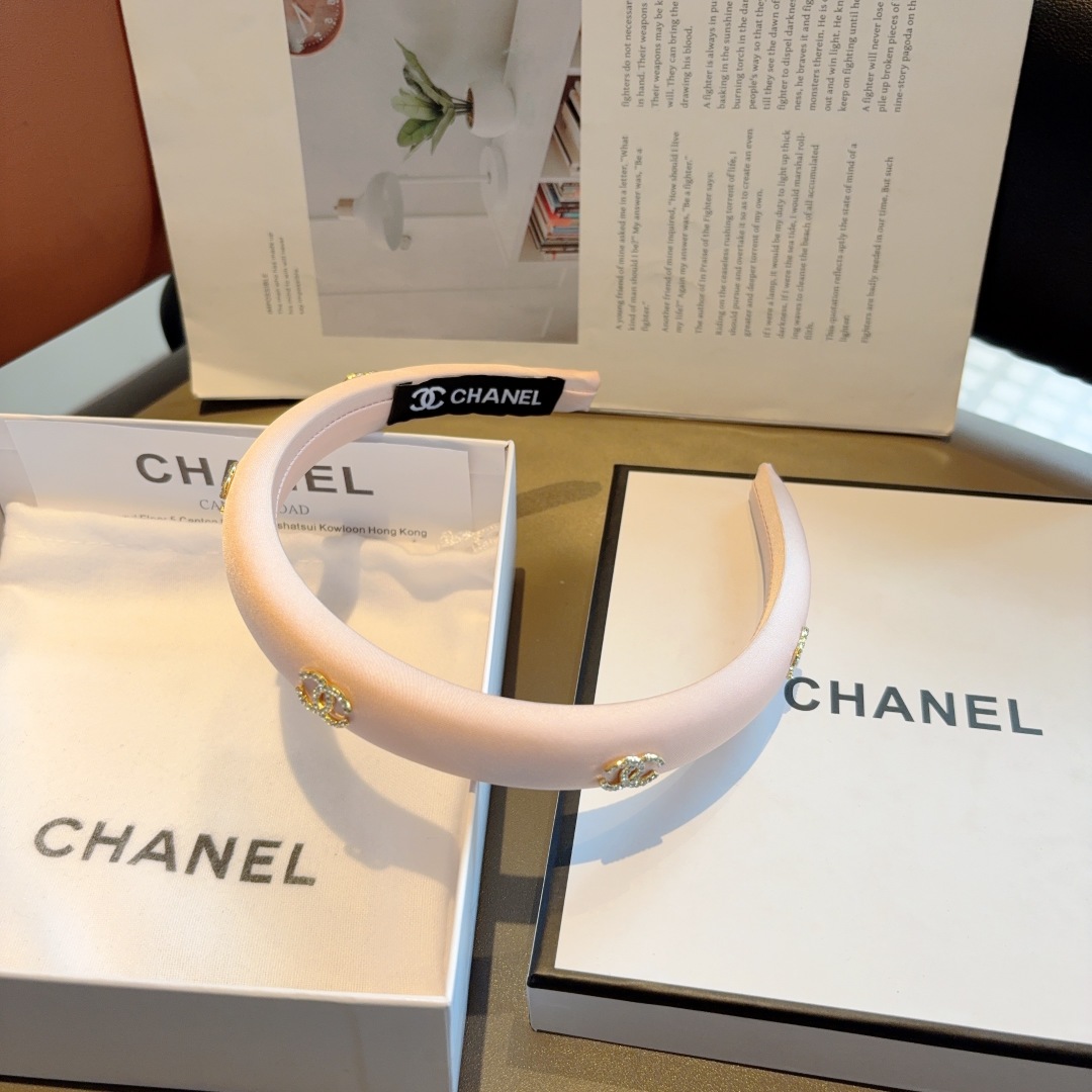 配包装
CHANEL（香奈儿）新款精美字母发箍，复古网红爆款头箍 搭配高端材质，超精致，时尚高级感百搭款