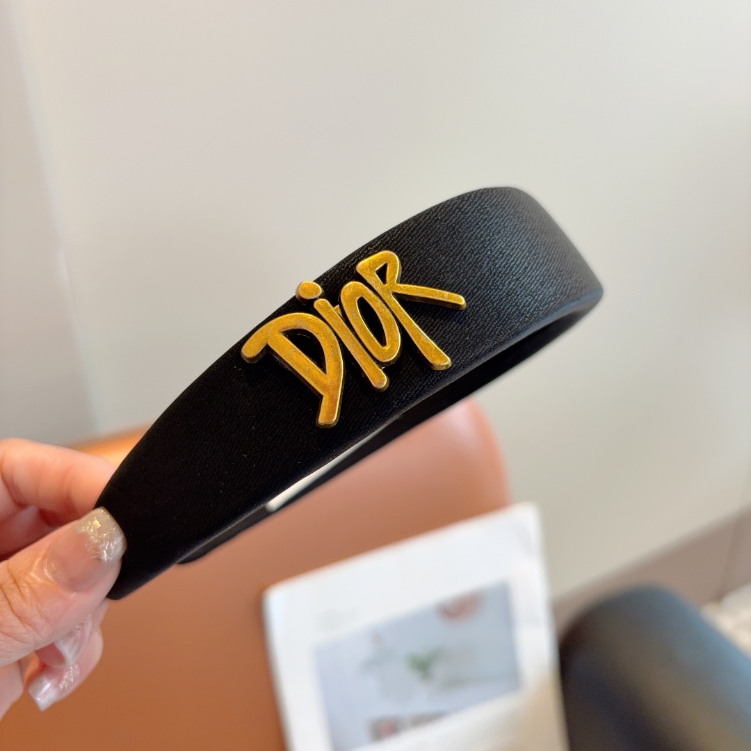配包装
Dior（迪奥） 新款宽边高级感大牌发箍, 网红新款防滑头箍、让你的魅力绽放 清新淑女范让时尚更