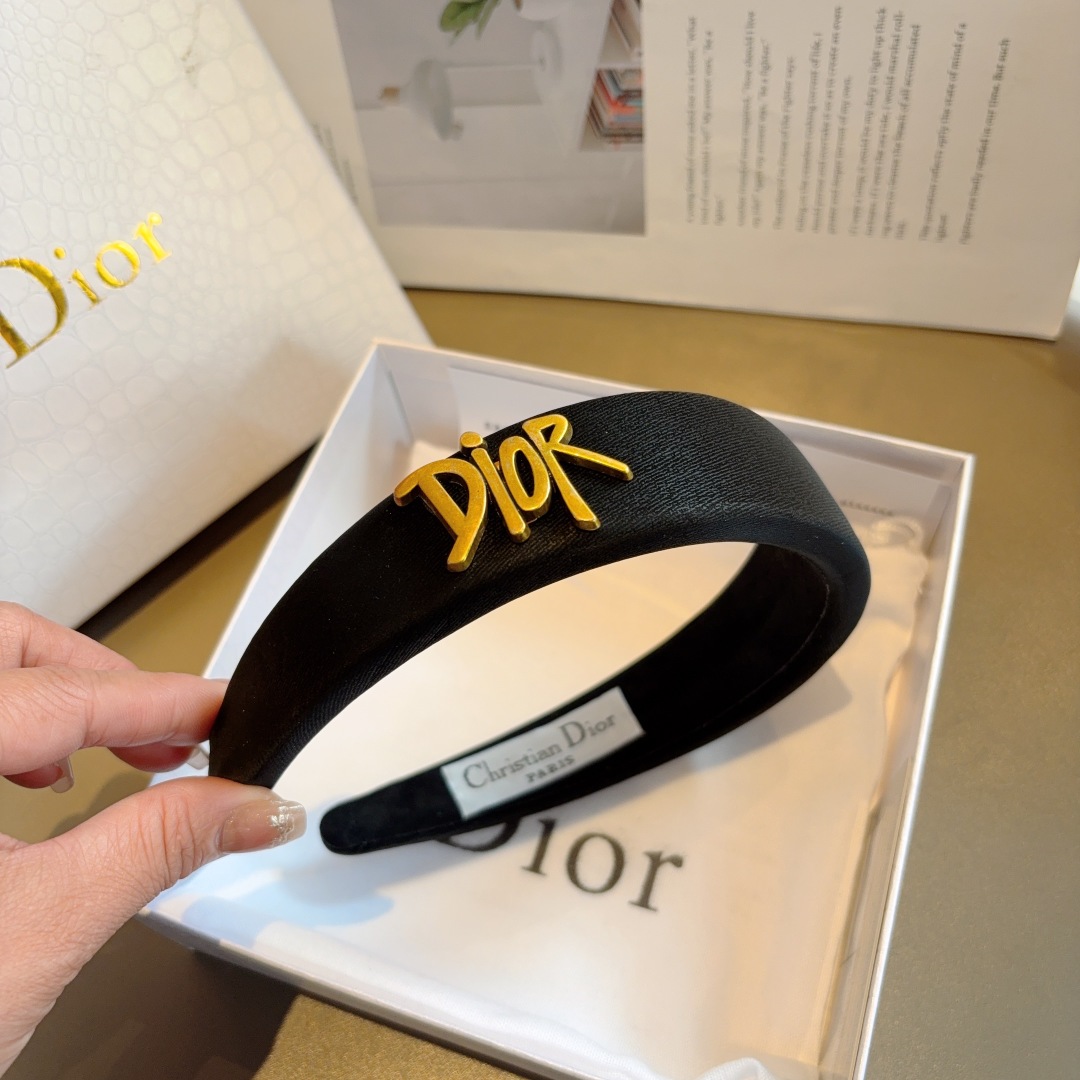 配包装
Dior（迪奥） 新款宽边高级感大牌发箍, 网红新款防滑头箍、让你的魅力绽放 清新淑女范让时尚更