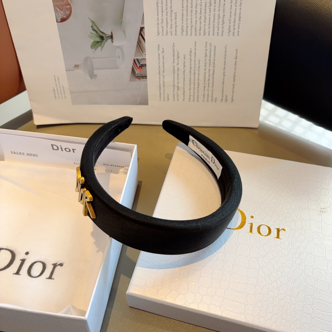 配包装
Dior（迪奥） 新款宽边高级感大牌发箍, 网红新款防滑头箍、让你的魅力绽放 清新淑女范让时尚更