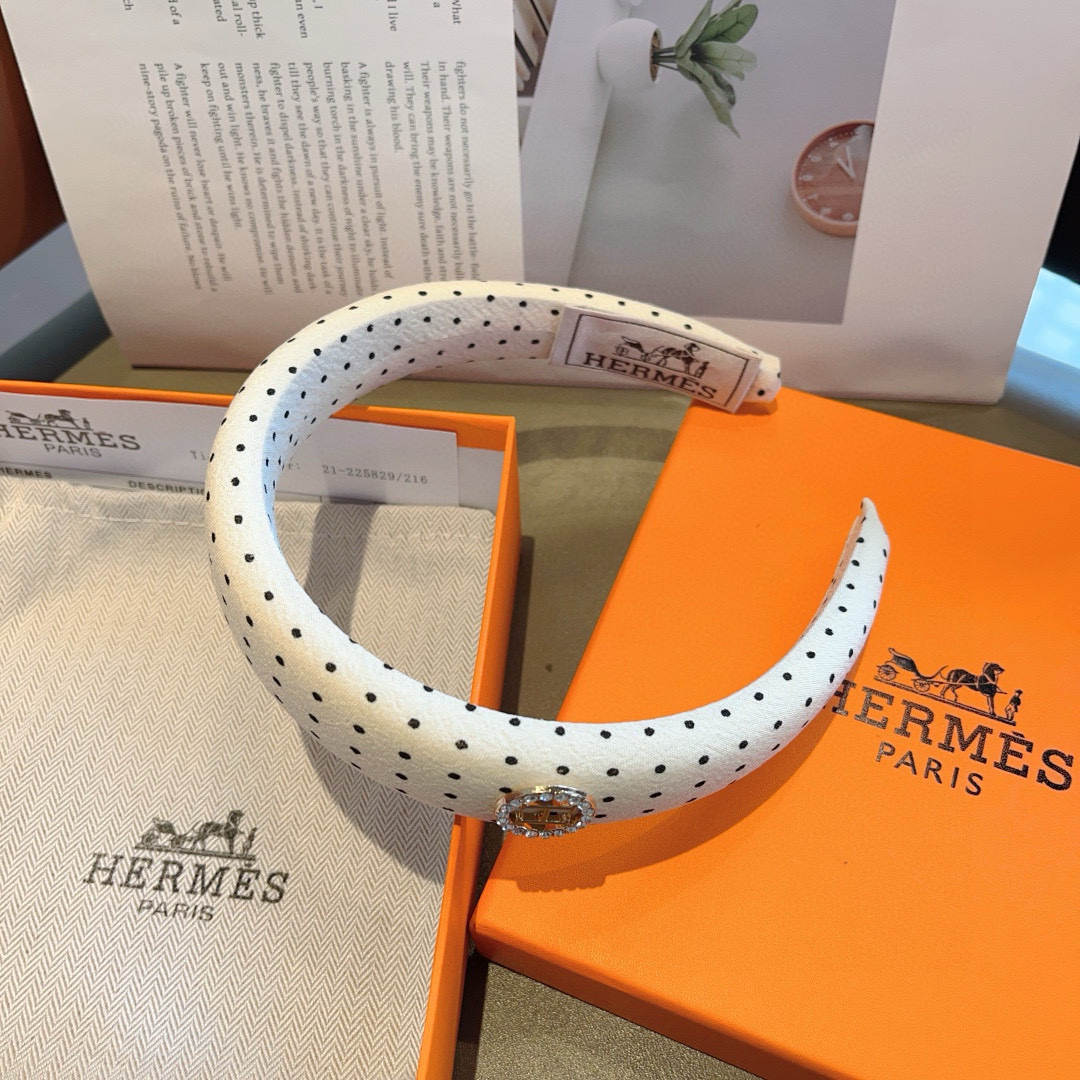 配包装
Hermes（爱马仕）  火爆定制款发箍，网红同款  进口面料， 出口订单、细节全部实拍！特制面