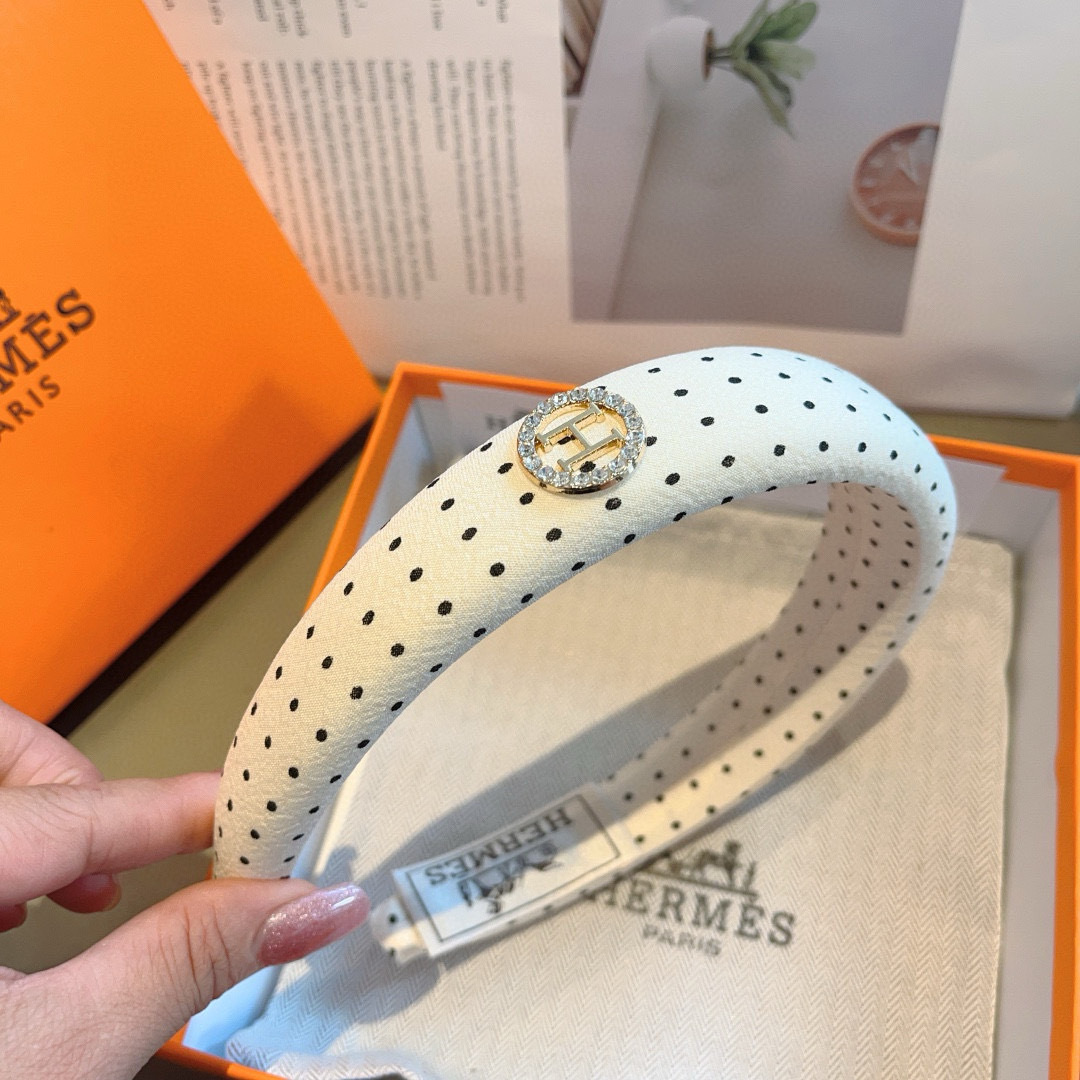 配包装
Hermes（爱马仕）  火爆定制款发箍，网红同款  进口面料， 出口订单、细节全部实拍！特制面