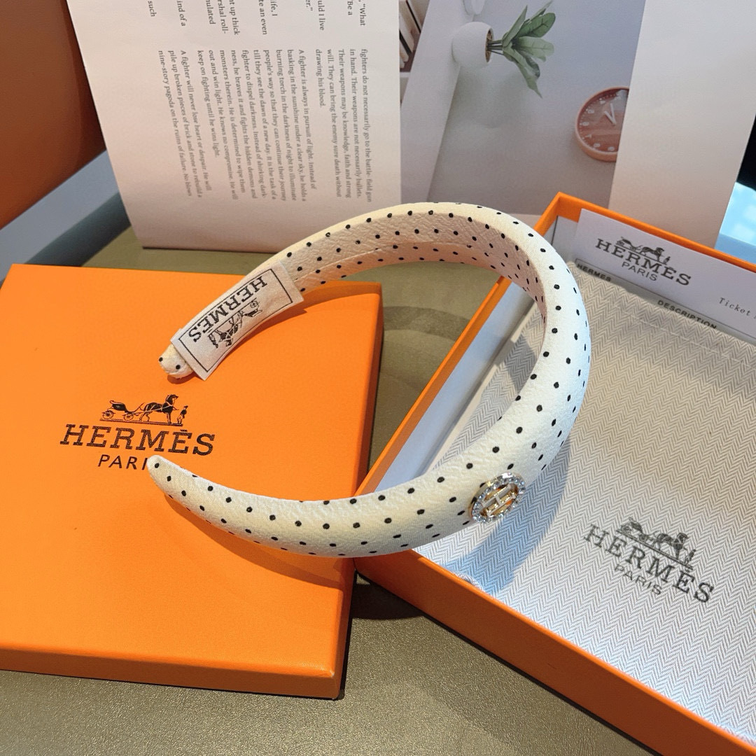 配包装
Hermes（爱马仕）  火爆定制款发箍，网红同款  进口面料， 出口订单、细节全部实拍！特制面