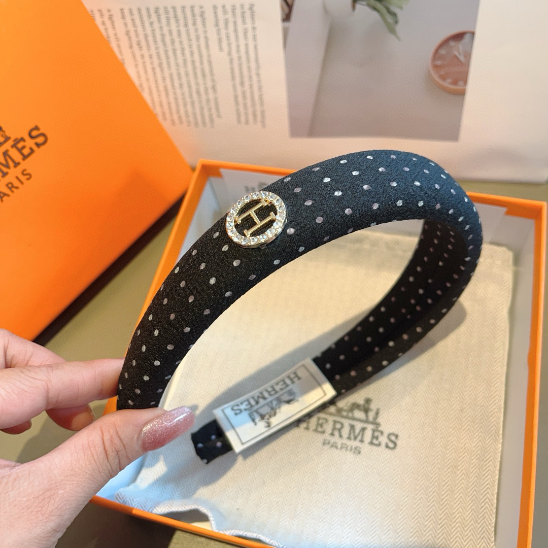 配包装
Hermes（爱马仕）  火爆定制款发箍，网红同款  进口面料， 出口订单、细节全部实拍！特制面