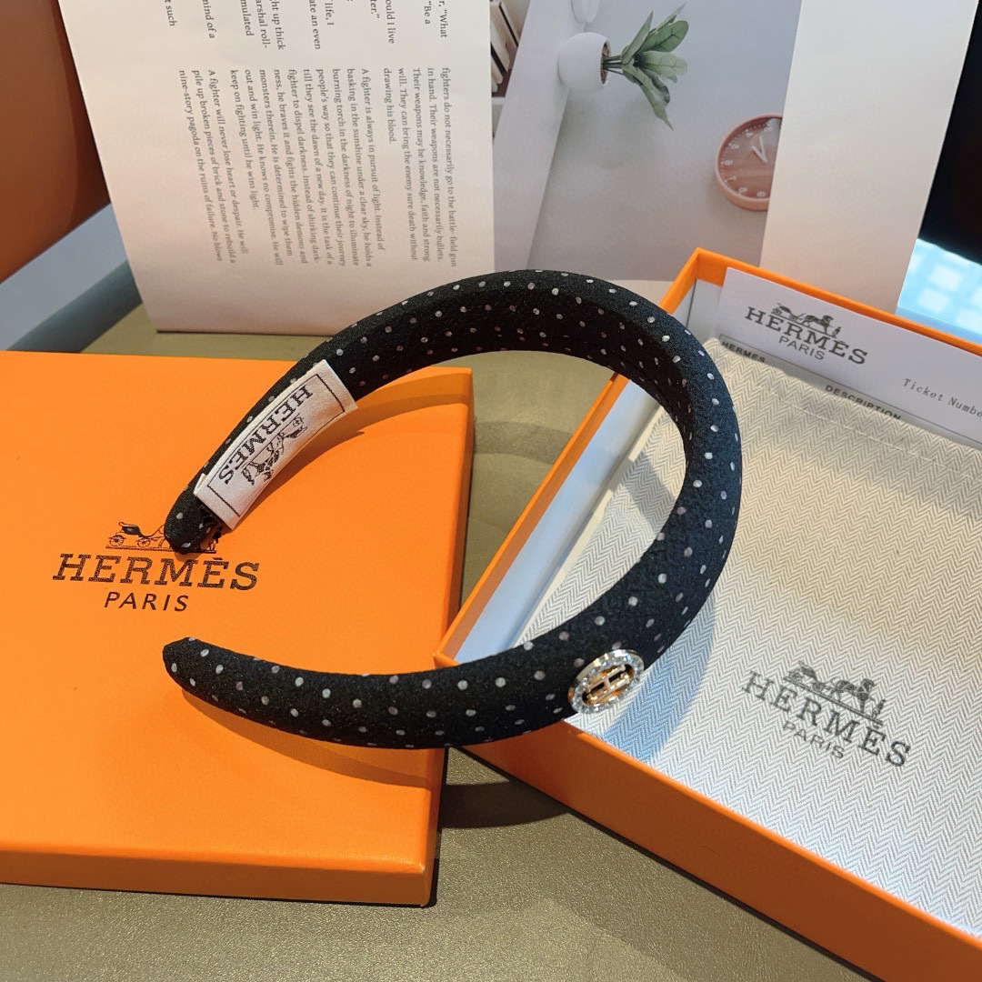 配包装
Hermes（爱马仕）  火爆定制款发箍，网红同款  进口面料， 出口订单、细节全部实拍！特制面