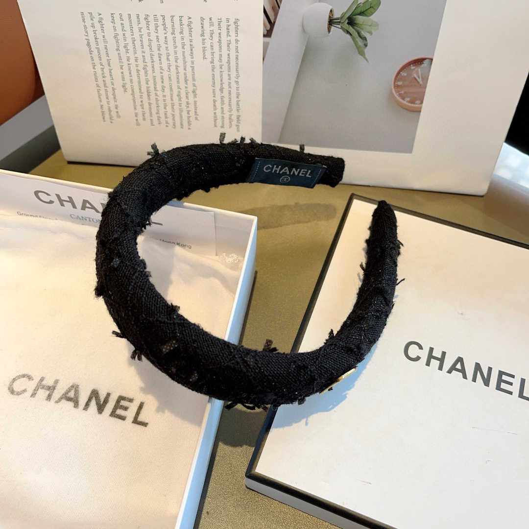配包装
CHANEL（香奈儿）最新款小香发箍，新品巨显脸小头箍，网红爆款推荐 搭配高端双Ｃlogo ，超