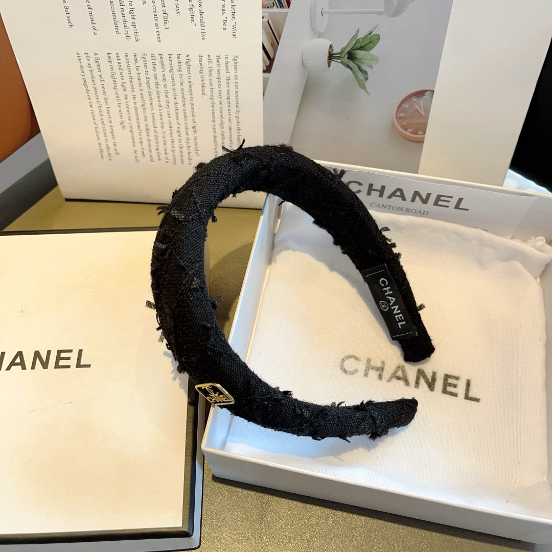 配包装
CHANEL（香奈儿）最新款小香发箍，新品巨显脸小头箍，网红爆款推荐 搭配高端双Ｃlogo ，超