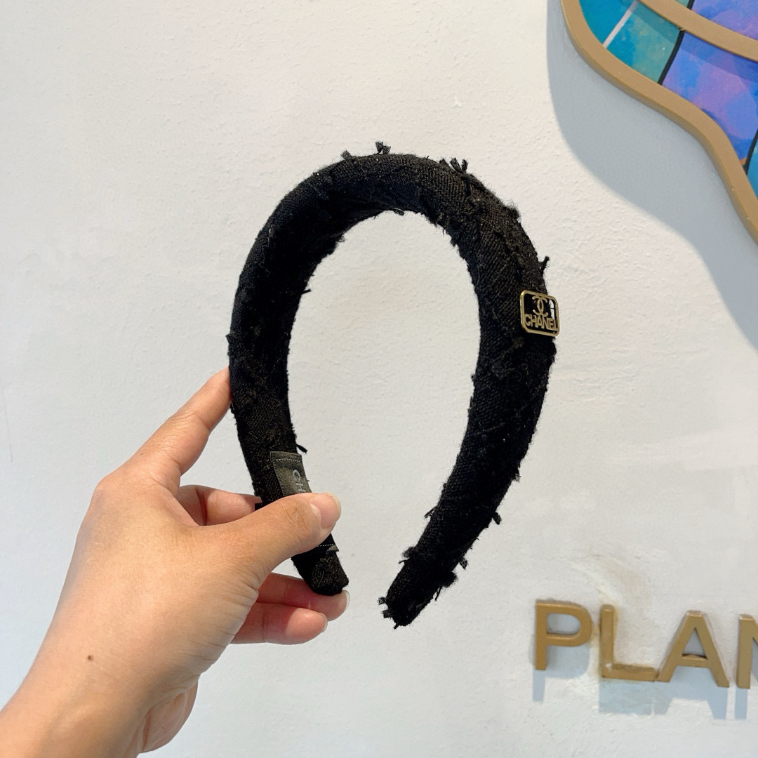 配包装
CHANEL（香奈儿）最新款小香发箍，新品巨显脸小头箍，网红爆款推荐 搭配高端双Ｃlogo ，超
