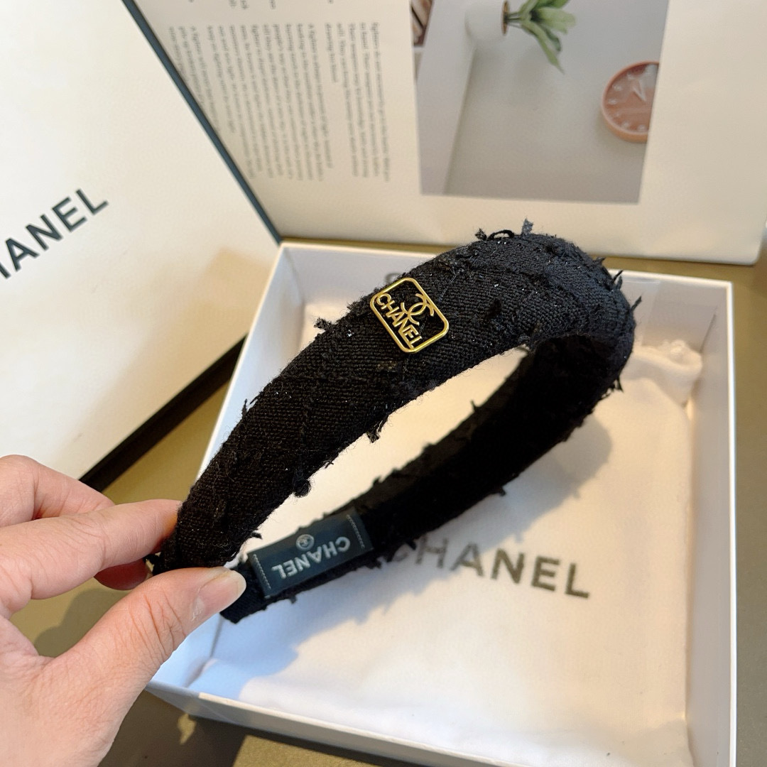 配包装
CHANEL（香奈儿）最新款小香发箍，新品巨显脸小头箍，网红爆款推荐 搭配高端双Ｃlogo ，超