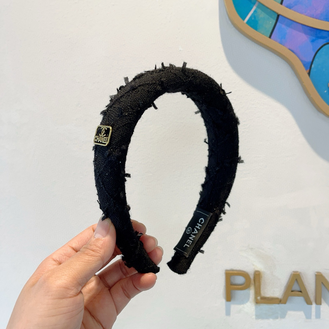 配包装
CHANEL（香奈儿）最新款小香发箍，新品巨显脸小头箍，网红爆款推荐 搭配高端双Ｃlogo ，超