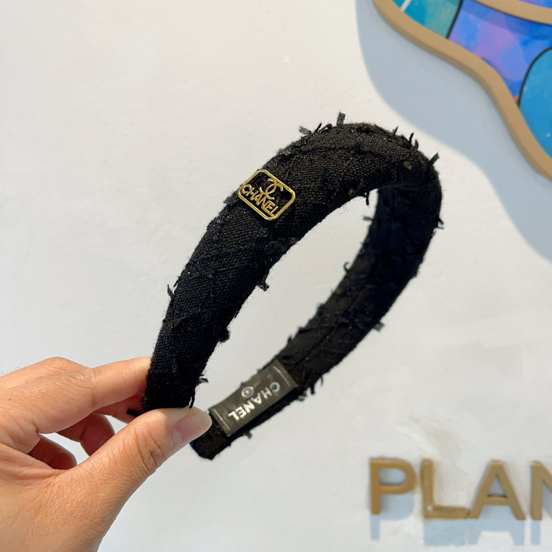 配包装
CHANEL（香奈儿）最新款小香发箍，新品巨显脸小头箍，网红爆款推荐 搭配高端双Ｃlogo ，超