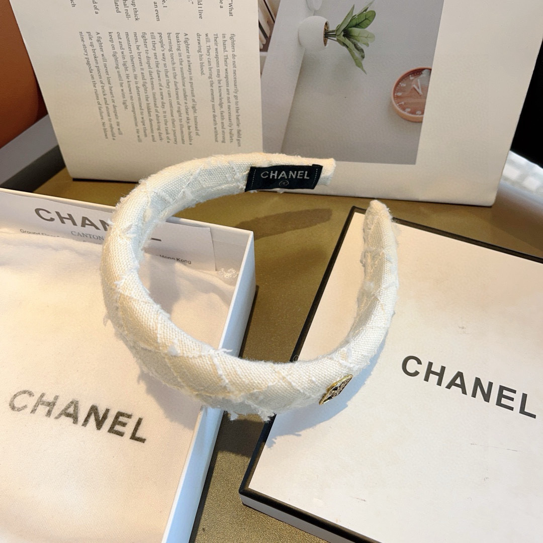 配包装
CHANEL（香奈儿）最新款小香发箍，新品巨显脸小头箍，网红爆款推荐 搭配高端双Ｃlogo ，超