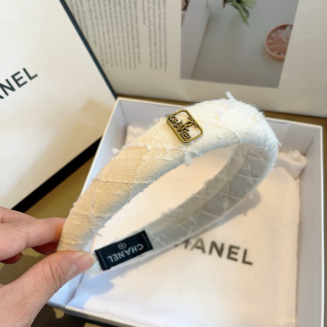 配包装
CHANEL（香奈儿）最新款小香发箍，新品巨显脸小头箍，网红爆款推荐 搭配高端双Ｃlogo ，超