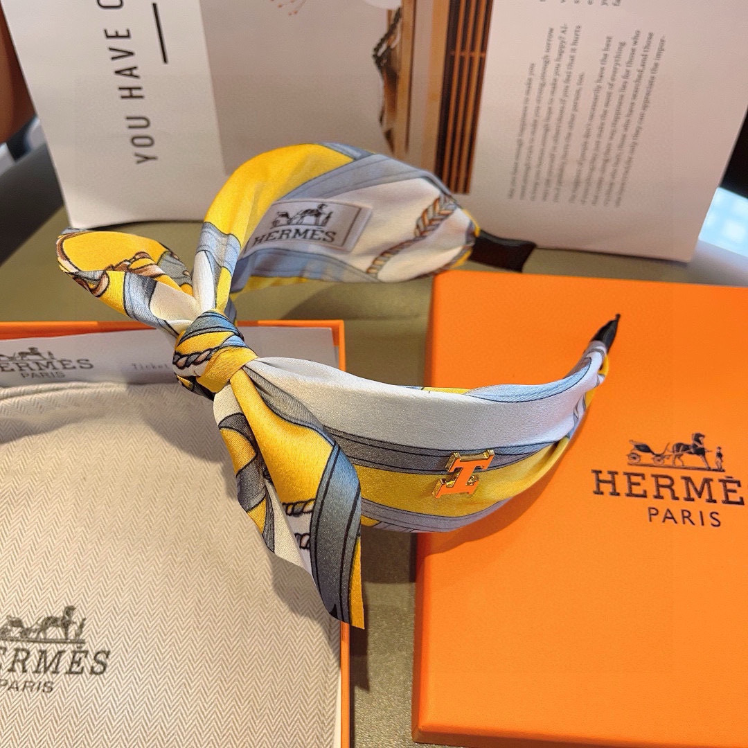 配包装
Hermes（爱马仕）  火爆定制款蝴蝶结发箍，网红同款头箍、  进口真丝面料， 出口订单、细节