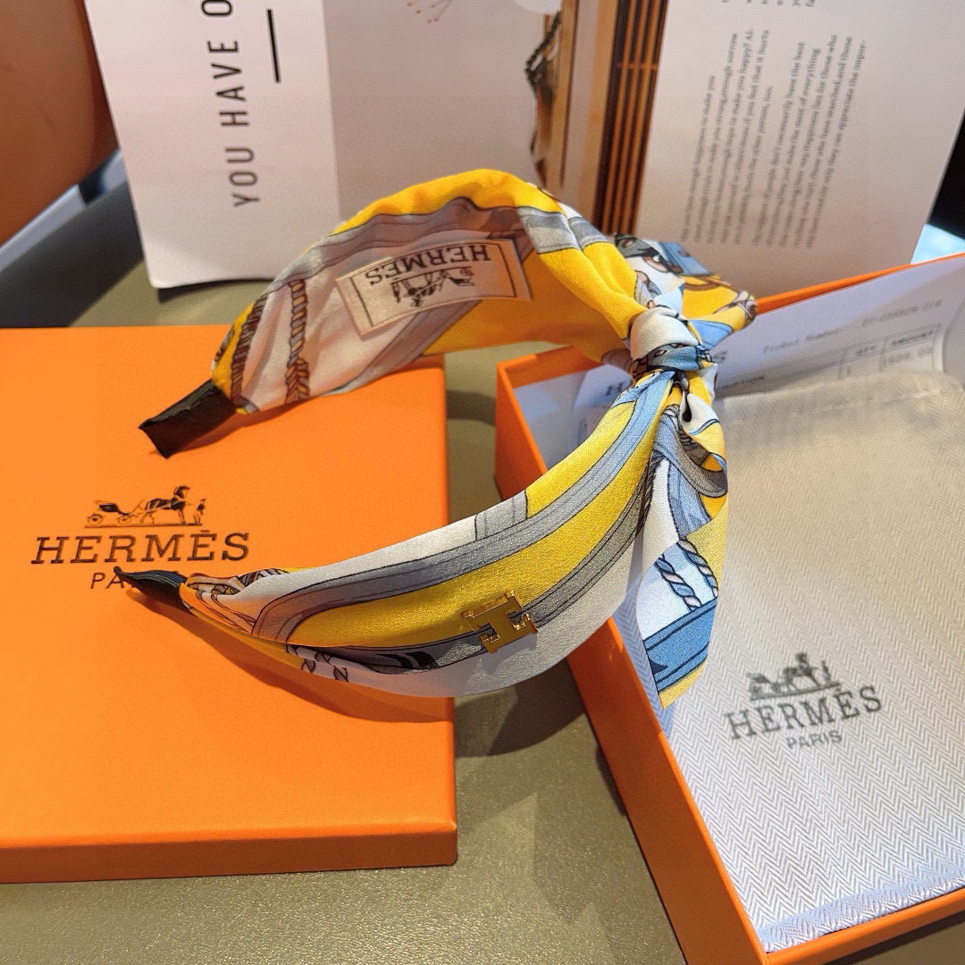 配包装
Hermes（爱马仕）  火爆定制款蝴蝶结发箍，网红同款头箍、  进口真丝面料， 出口订单、细节