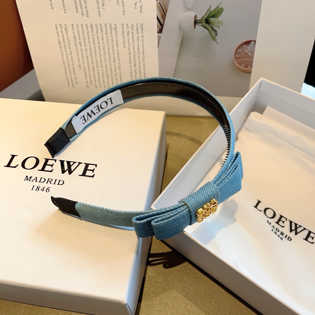 配包装
LOEWE（罗意威）火爆新款牛仔布发箍💕特供面料头箍、尖端网红最新款来袭 ！ 让你的魅力绽放 清