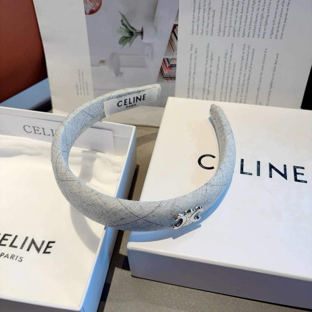 配包装
CELINE（赛琳）凯旋门经典新款发箍，女神必备头箍，非常舒时尚百搭，舒适潮流款！