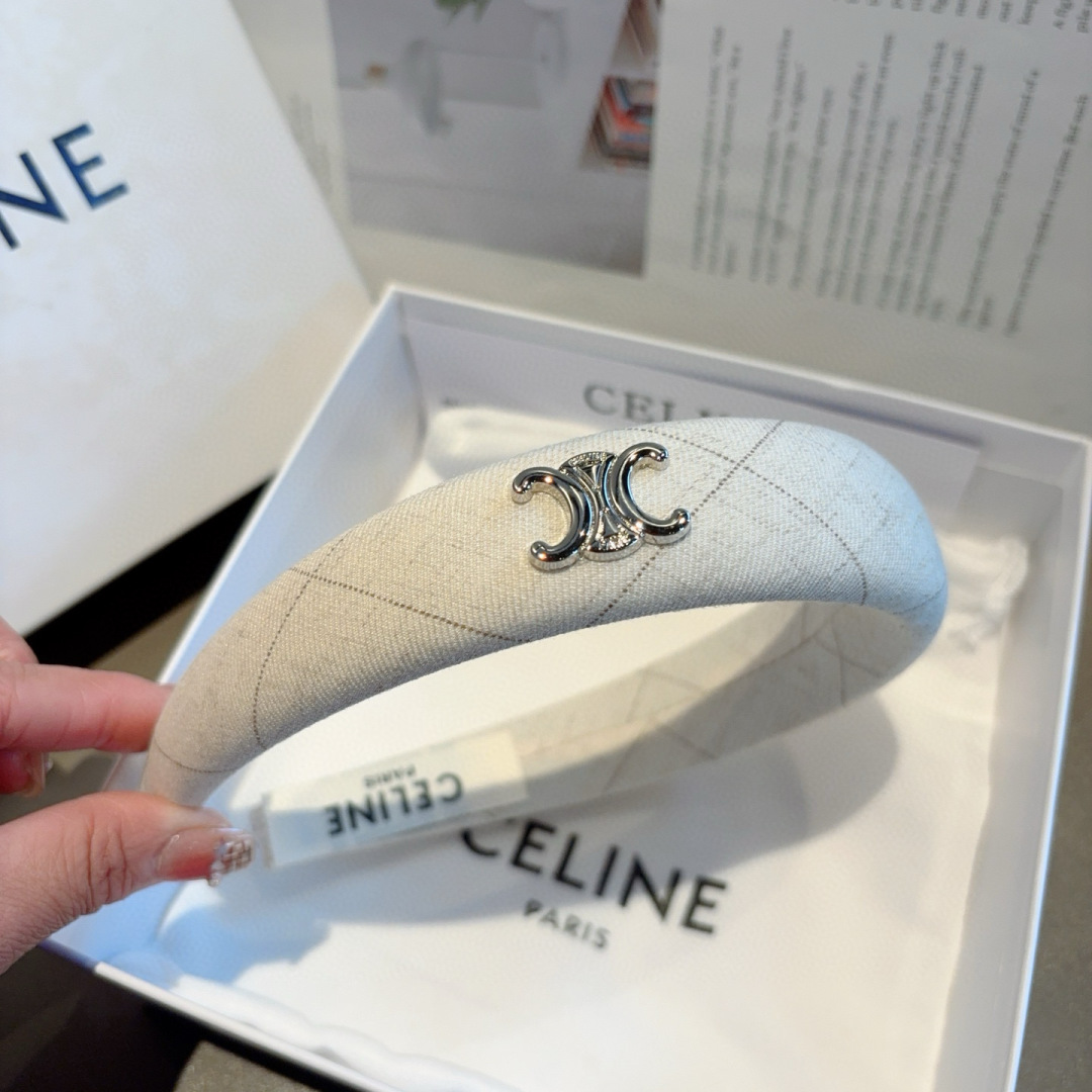 配包装
CELINE（赛琳）凯旋门经典新款发箍，女神必备头箍，非常舒时尚百搭，舒适潮流款！