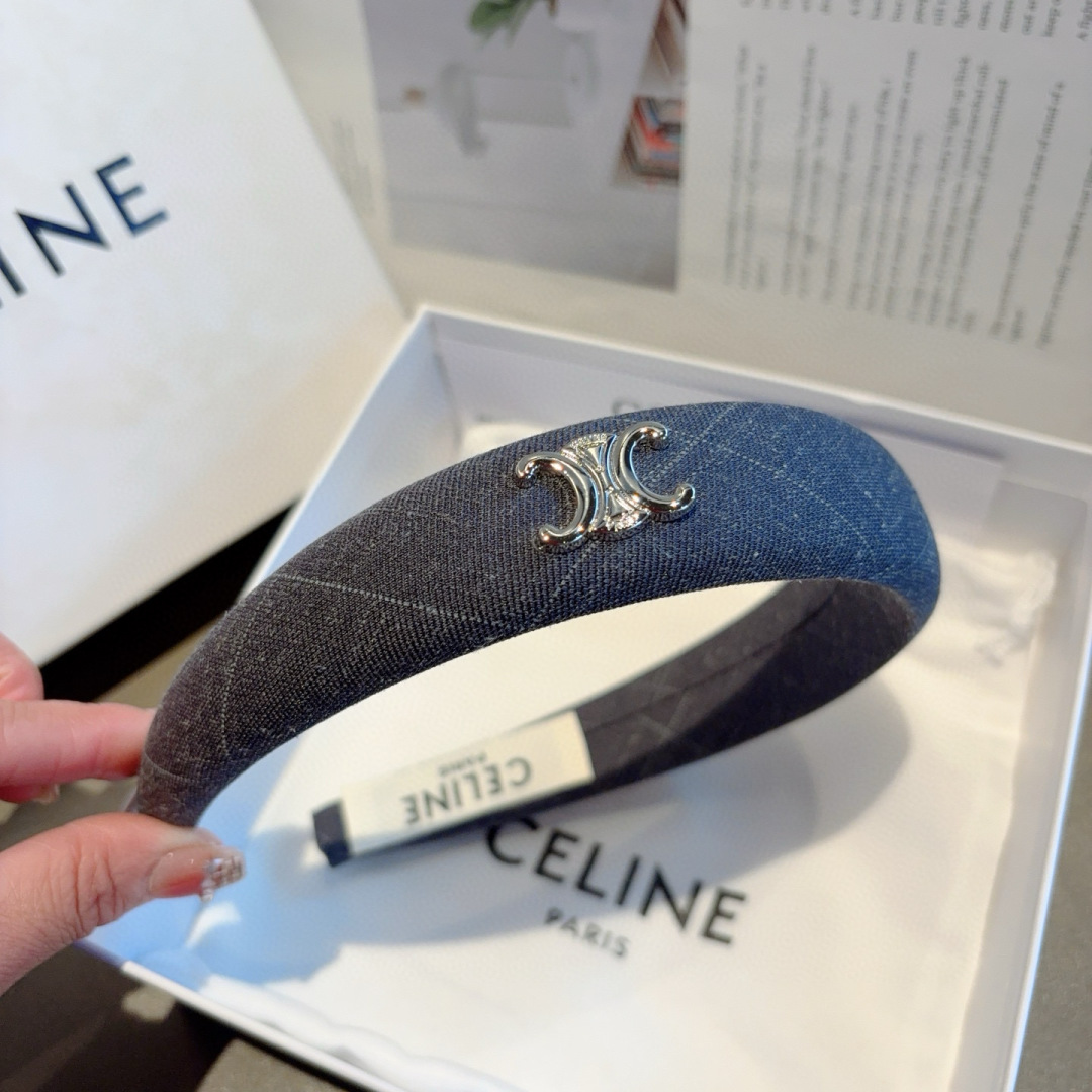 配包装
CELINE（赛琳）凯旋门经典新款发箍，女神必备头箍，非常舒时尚百搭，舒适潮流款！