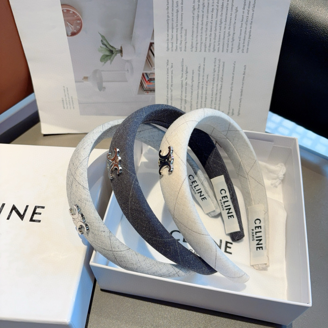 配包装
CELINE（赛琳）凯旋门经典新款发箍，女神必备头箍，非常舒时尚百搭，舒适潮流款！