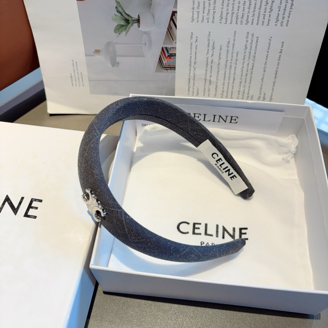 配包装
CELINE（赛琳）凯旋门经典新款发箍，女神必备头箍，非常舒时尚百搭，舒适潮流款！