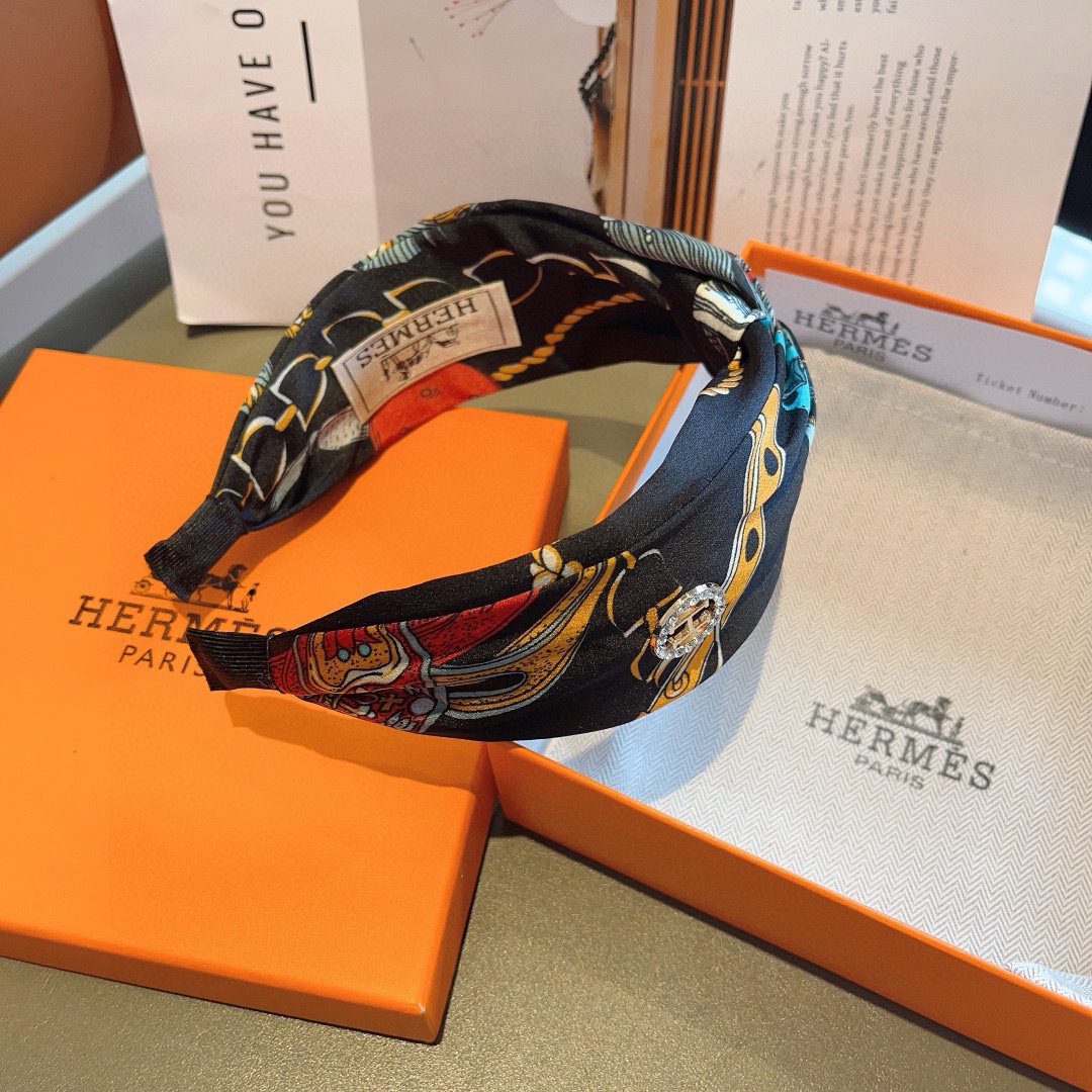 配包装
Hermes（爱马仕）  新款真丝发箍，网红同款头箍、  进口真丝面料， 出口订单、细节全部实拍