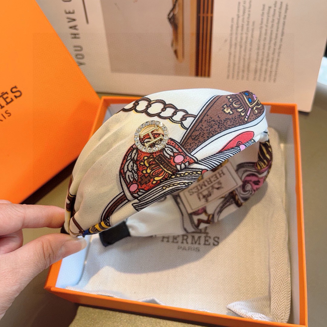 配包装
Hermes（爱马仕）  新款真丝发箍，网红同款头箍、  进口真丝面料， 出口订单、细节全部实拍