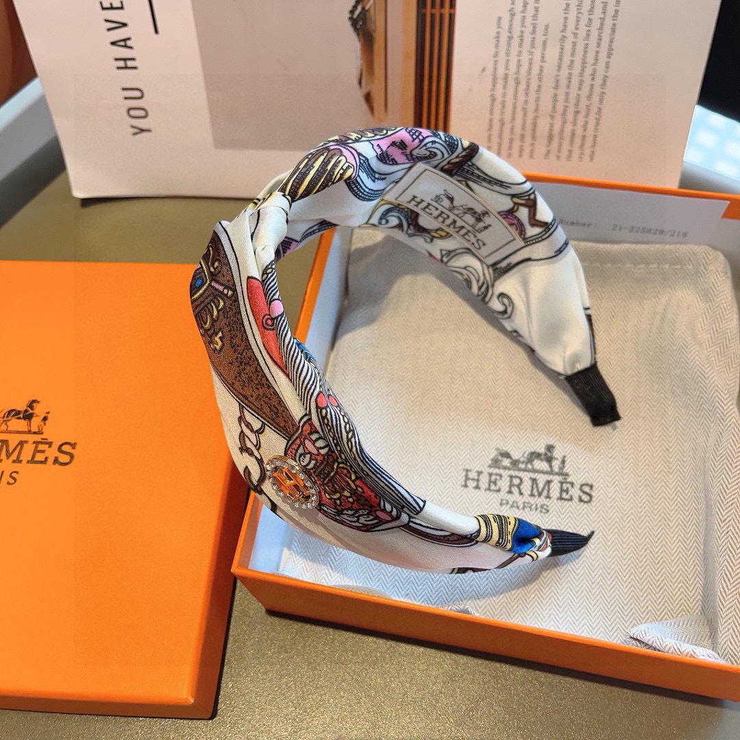 配包装
Hermes（爱马仕）  新款真丝发箍，网红同款头箍、  进口真丝面料， 出口订单、细节全部实拍