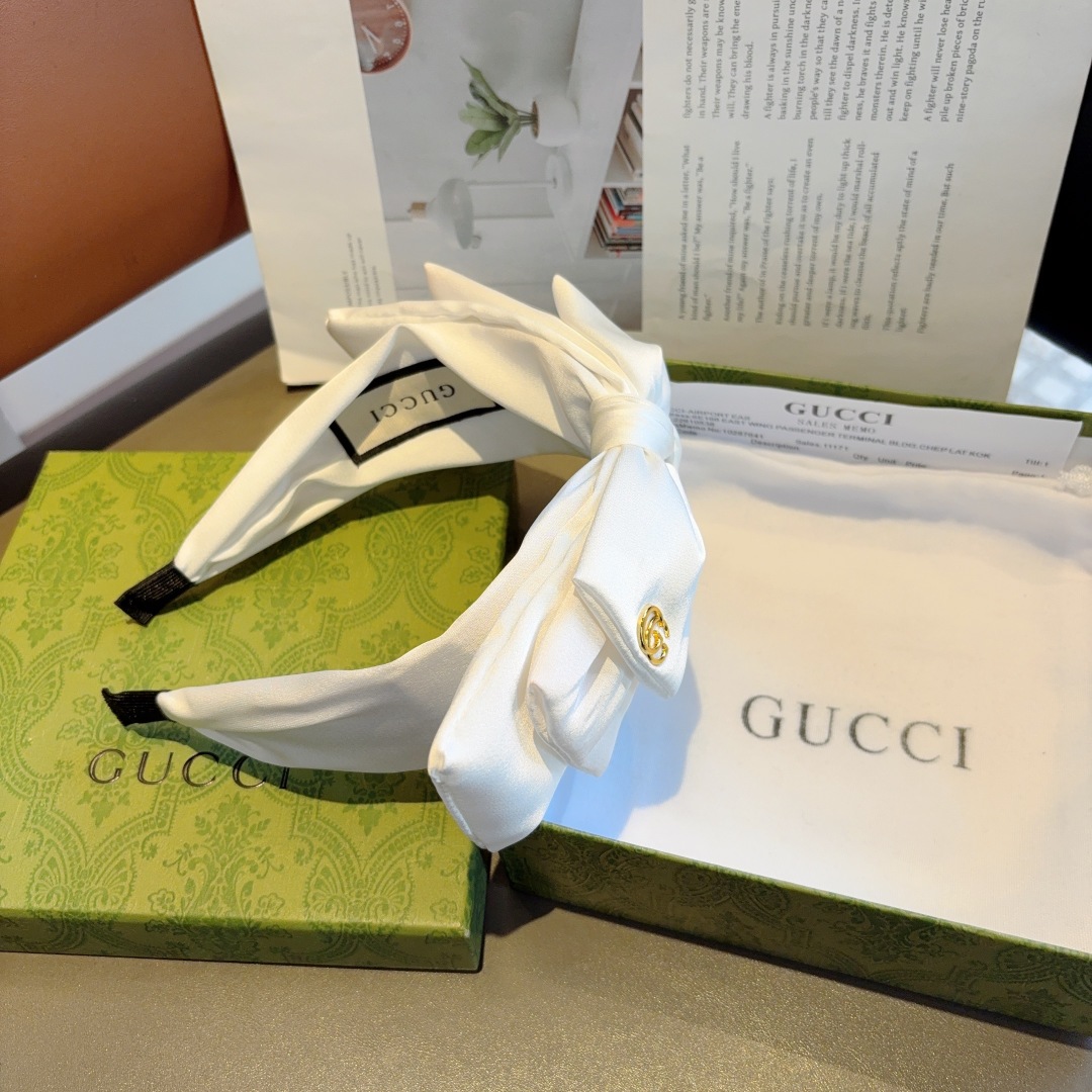 配包装
Gucci古奇 网红经典蝴蝶结发箍，女神必备单品头箍，非常百搭，时尚潮流款