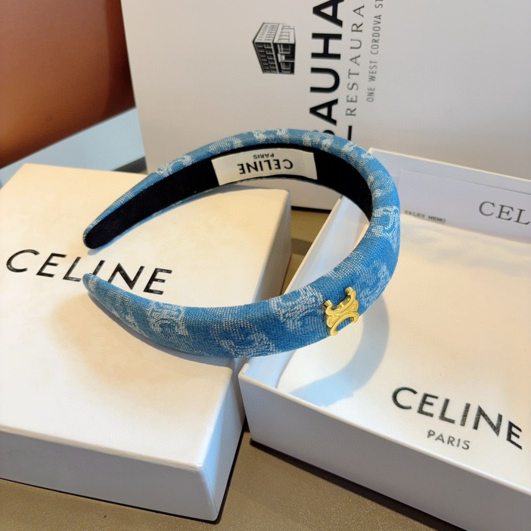 配包装
CELINE（赛琳）官方经典新款牛仔布发箍，女神必备头箍，非常舒时尚百搭，舒适潮流款！