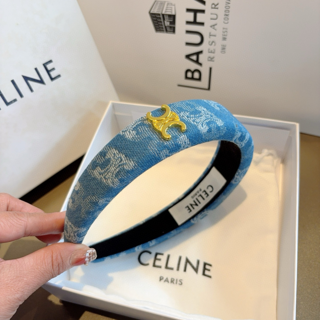 配包装
CELINE（赛琳）官方经典新款牛仔布发箍，女神必备头箍，非常舒时尚百搭，舒适潮流款！