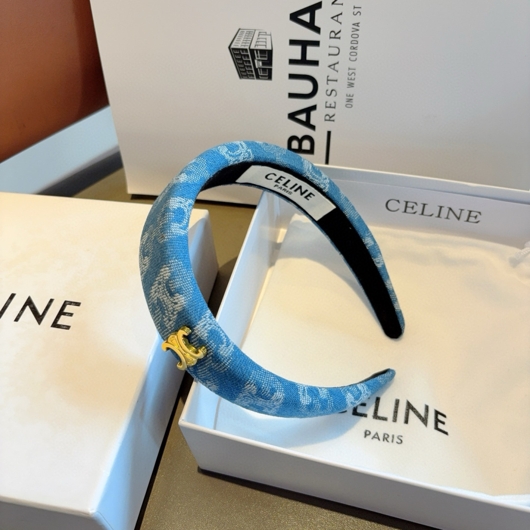 配包装
CELINE（赛琳）官方经典新款牛仔布发箍，女神必备头箍，非常舒时尚百搭，舒适潮流款！