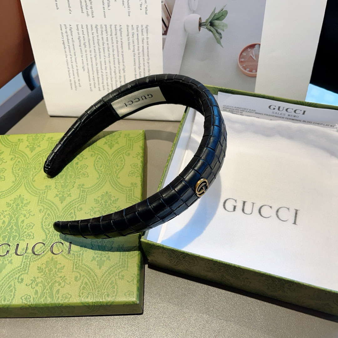 配包装
Gucci古奇 网红经典新款Pu皮发箍，女神必备单品头箍，非常百搭，时尚潮流！