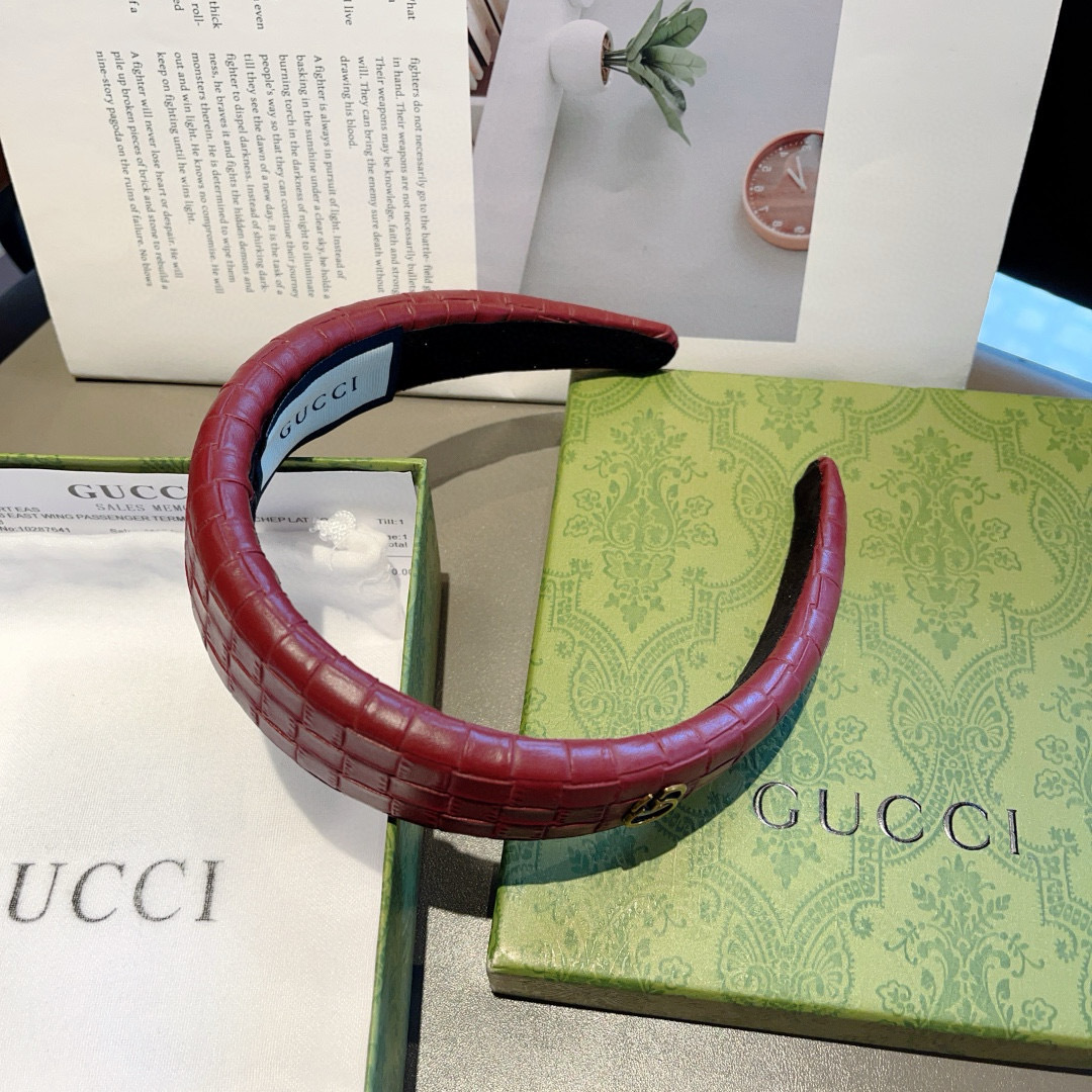 配包装
Gucci古奇 网红经典新款Pu皮发箍，女神必备单品头箍，非常百搭，时尚潮流！