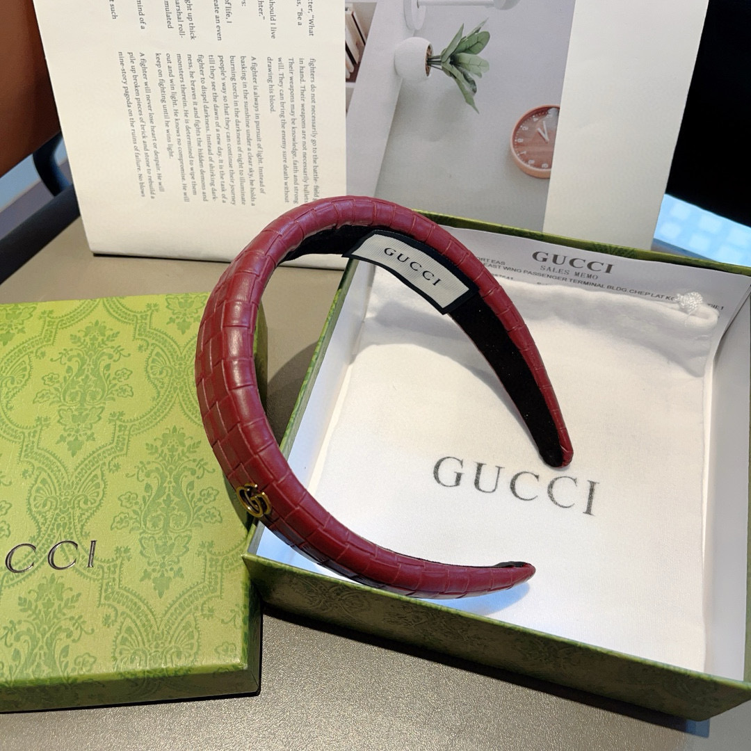 配包装
Gucci古奇 网红经典新款Pu皮发箍，女神必备单品头箍，非常百搭，时尚潮流！