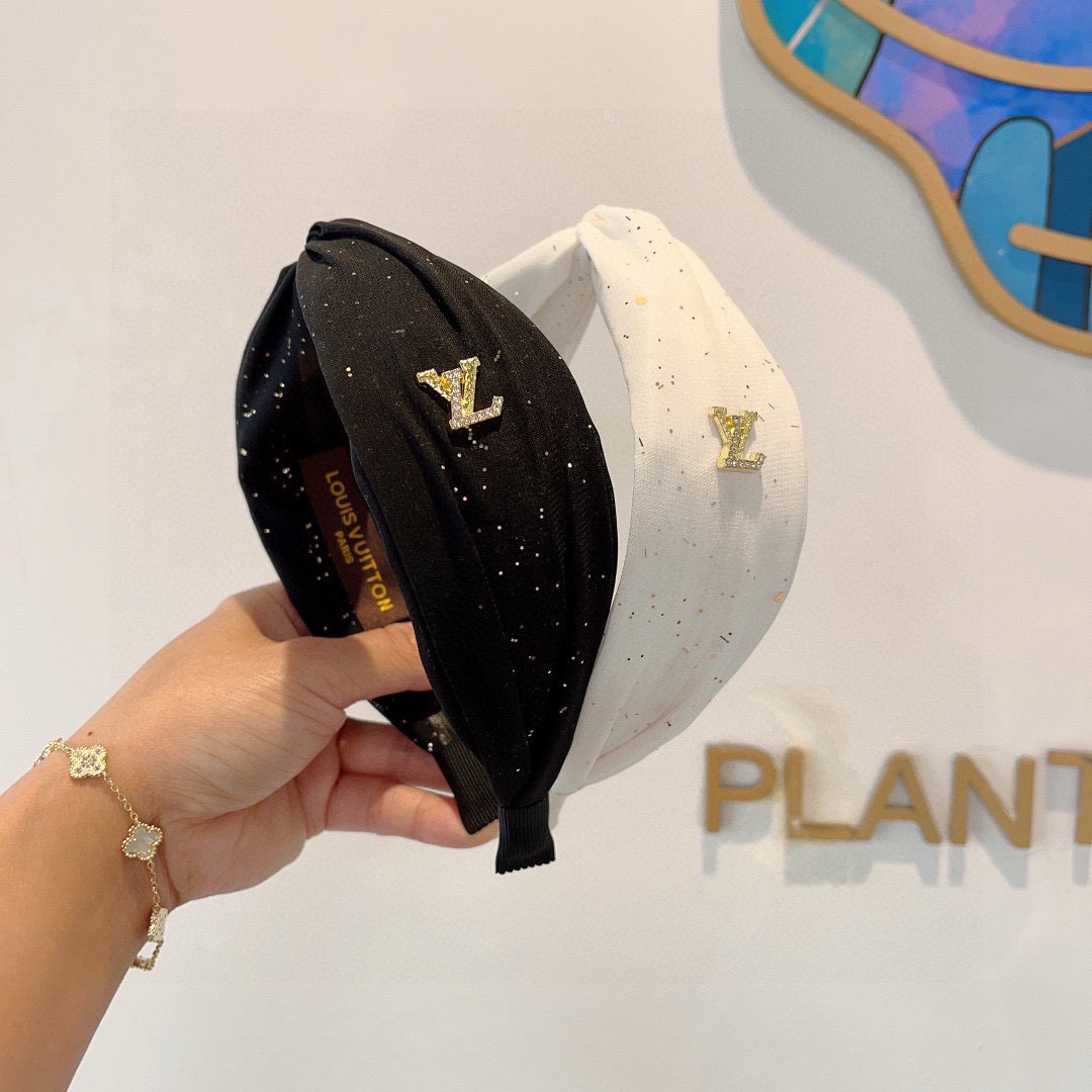 配包装
LV 路易威登 火爆新款宽版发箍，时尚头箍，专柜最最新款来袭💕时尚百搭，女神必入  ！