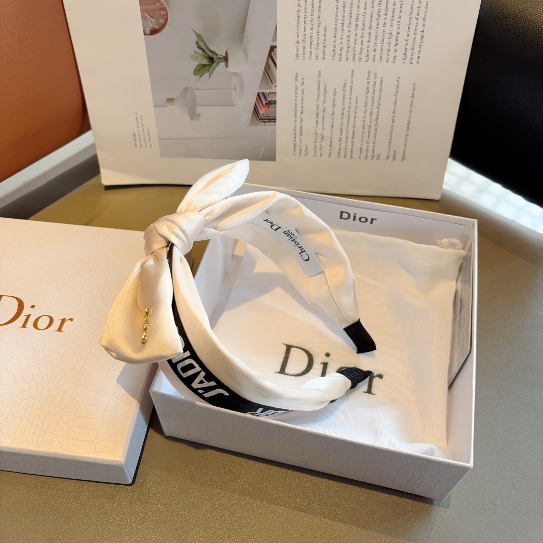 配包装
Dior（迪奥） 经典新款D字母真丝蝴蝶结宽版发箍,专柜品质 让你的魅力绽放 清新淑女范让时尚更