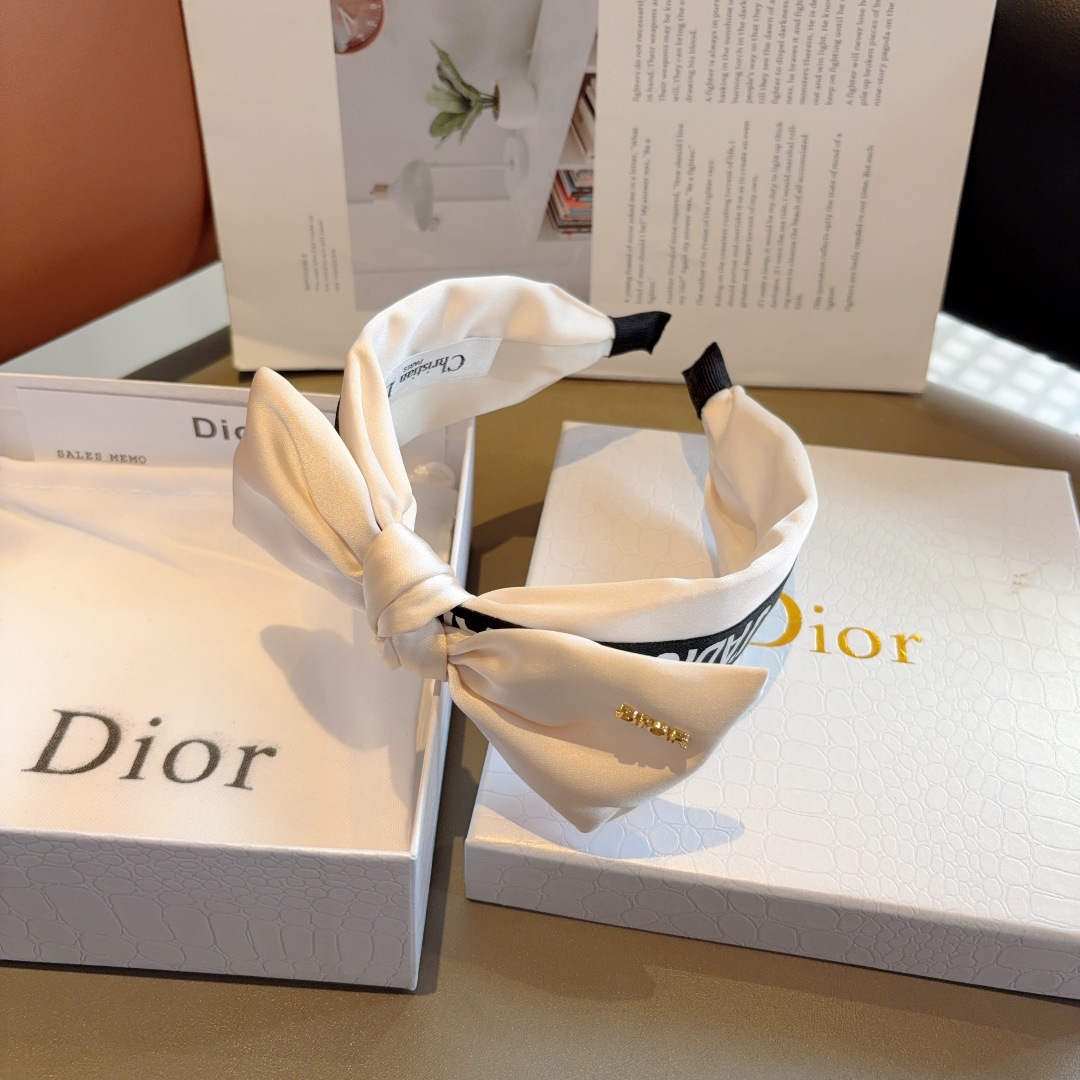 配包装
Dior（迪奥） 经典新款D字母真丝蝴蝶结宽版发箍,专柜品质 让你的魅力绽放 清新淑女范让时尚更