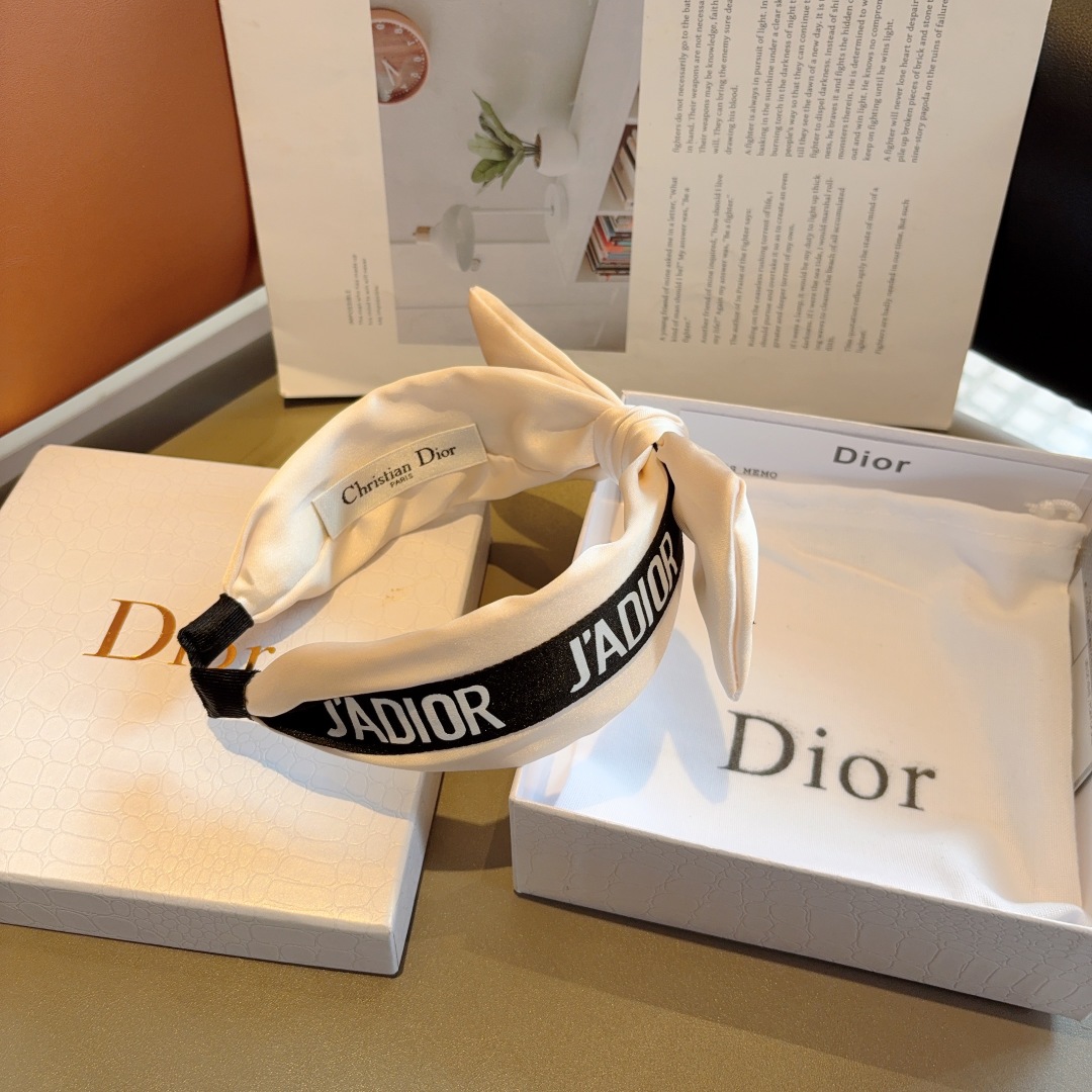 配包装
Dior（迪奥） 经典新款D字母真丝蝴蝶结宽版发箍,专柜品质 让你的魅力绽放 清新淑女范让时尚更